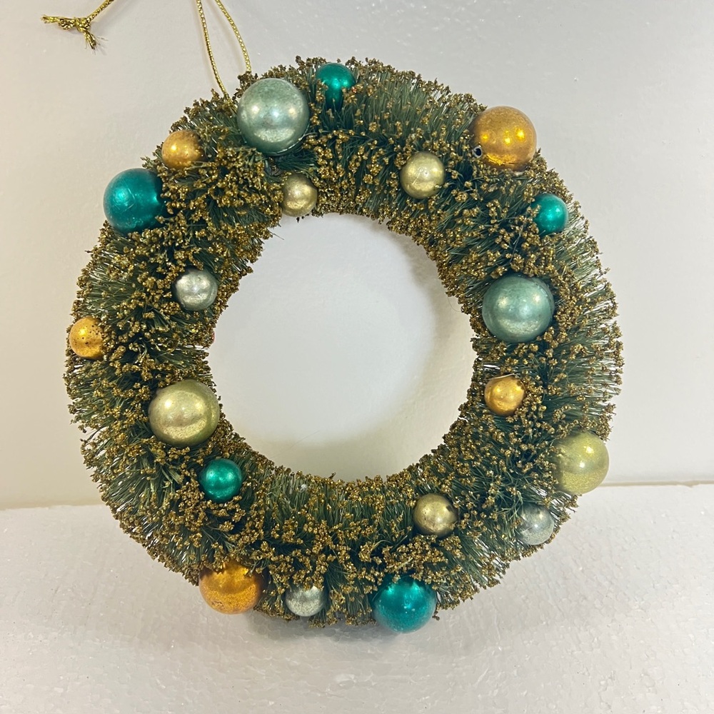 Vintage MCM Bottle Brush Christmas Wreath gold flocked plastic ball ornaments 9”